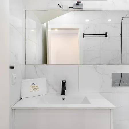 Apartment Whome Center Comfort & Stylishly Furnished